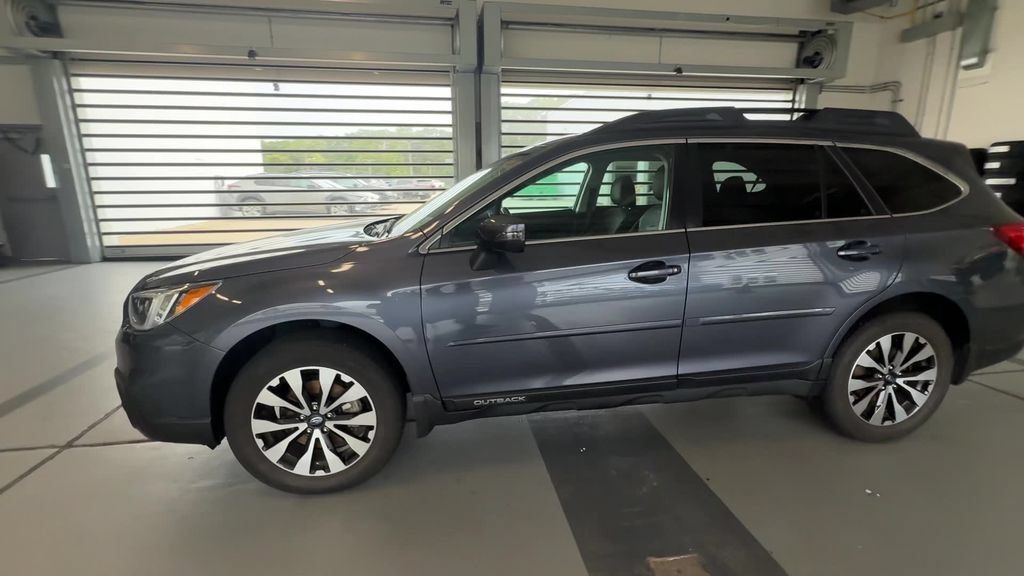 Used 2017 Subaru Outback 2.5i Limited AWD/4WD image 8