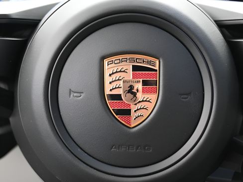 Certified 2025 Porsche Macan 4S Electric AWD/4WD image 23