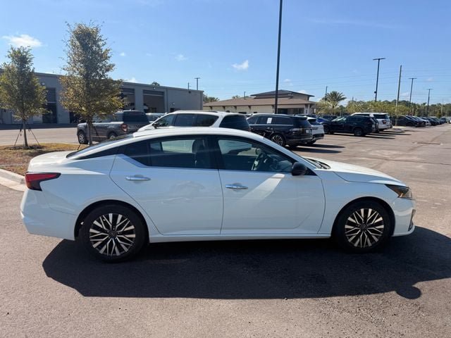 Used 2025 Nissan Altima 2.5 SV FWD image 15