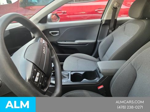 Used 2025 Kia K4 FWD image 3