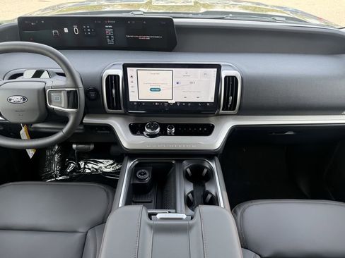 New 2025 Ford Expedition Active image 16