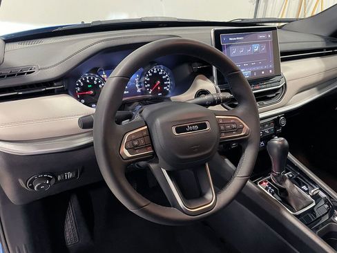 Used 2025 Jeep Compass Limited image 19