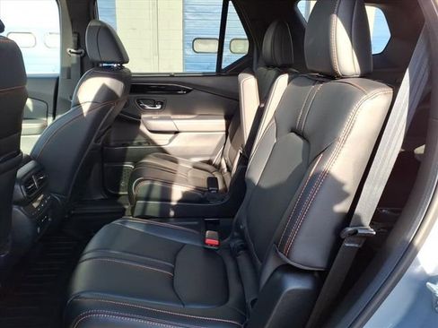 Used 2025 Honda Pilot TrailSport image 9