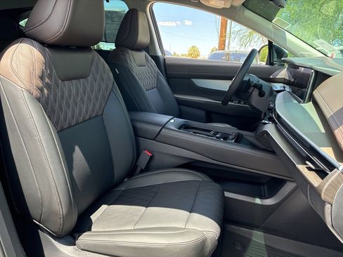 Used 2025 Nissan Murano Platinum w/ Cargo Package image 12