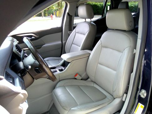 Used 2017 GMC Acadia SLT image 42