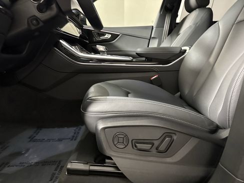 Used 2025 Audi Q8 Premium Plus w/ Premium Plus Package image 28