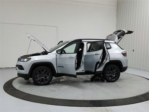 New 2026 Jeep Compass Latitude image 12