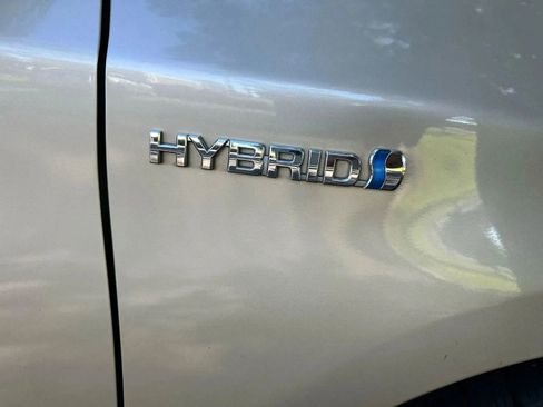 Used 2010 Toyota Prius Four w/ Navigation Pkg image 20