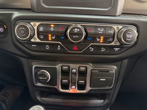 Used 2019 Jeep Wrangler Unlimited Sport S AWD/4WD image 26