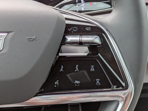 New 2026 Cadillac Vistiq Luxury w/ LPO, Floor Liner Package image 20