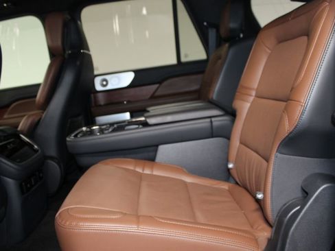 Used 2024 Lincoln Navigator L Reserve AWD/4WD image 21