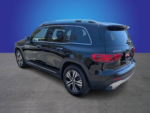 Used 2025 Mercedes-Benz GLB 250 4MATIC image 3