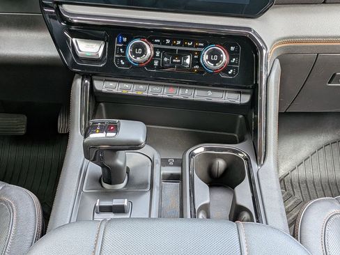 Used 2023 GMC Sierra 1500 AT4 w/ AT4 Premium Package AWD/4WD image 19