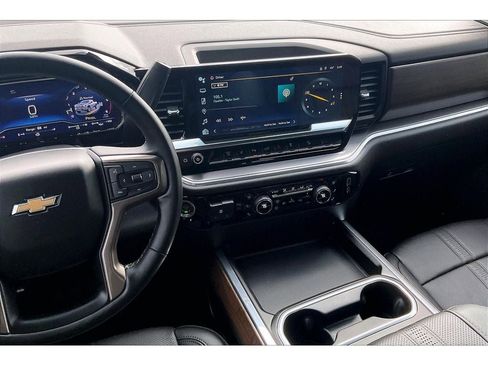 Used 2024 Chevrolet Silverado 3500 High Country w/ Technology Package image 7