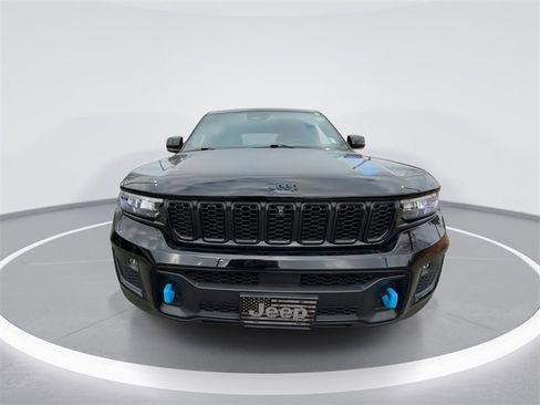 Used 2023 Jeep Grand Cherokee Trailhawk image 3