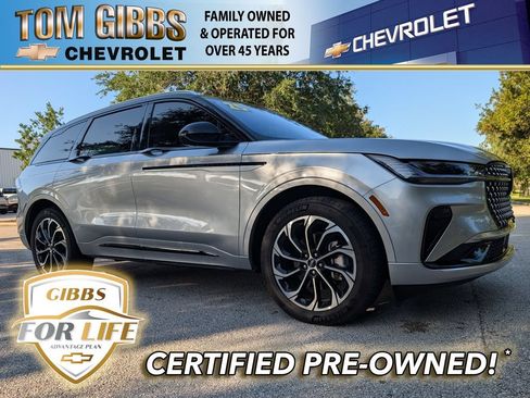 Used 2025 Lincoln Nautilus Reserve AWD/4WD image 1
