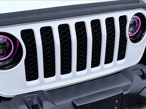 Used 2021 Jeep Gladiator Sport image 30