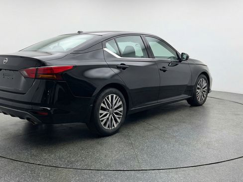 Used 2025 Nissan Altima 2.5 SV FWD image 9