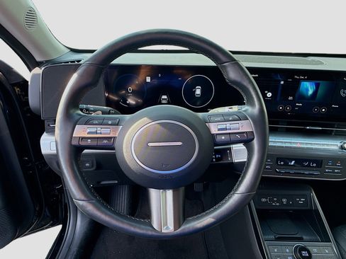 Used 2024 Hyundai Kona Limited image 8