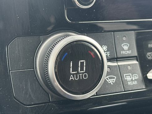 Certified 2024 Toyota Highlander LE image 31