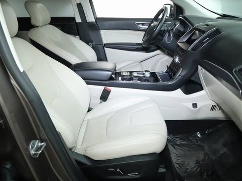 Used 2019 Ford Edge Titanium w/ Equipment Group 301A AWD/4WD image 36