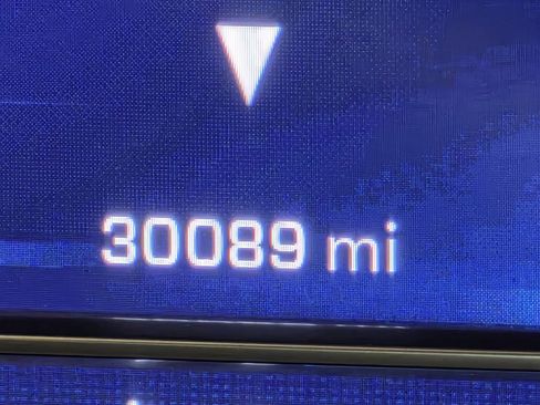 Used 2023 Chevrolet Suburban LT w/ Luxury Package image 35