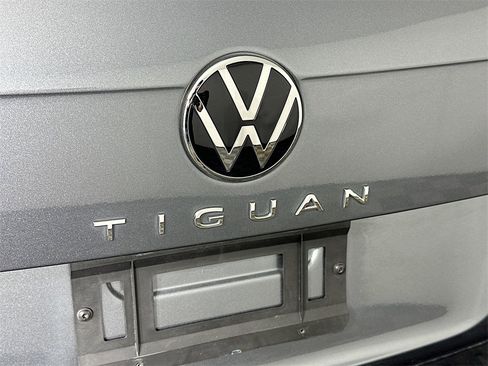 Used 2022 Volkswagen Tiguan SE R-Line image 29