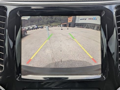 Used 2019 Jeep Cherokee Limited image 40