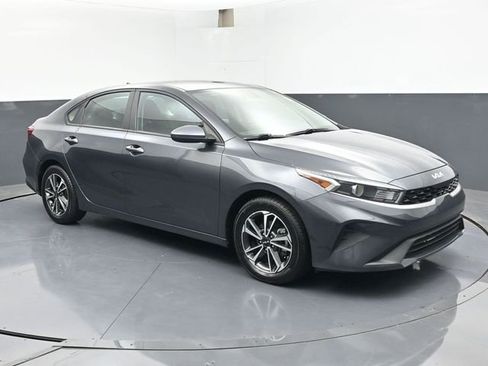 Used 2024 Kia Forte LXS FWD image 2