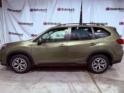 Used 2023 Subaru Forester Premium image 2