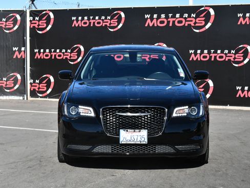 Used 2022 Chrysler 300 Touring w/ Sport Appearance Package image 2