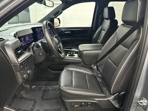 Used 2025 Chevrolet Suburban Premier AWD/4WD image 18