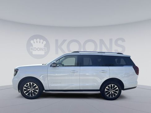 Used 2025 Ford Expedition Platinum AWD/4WD image 2