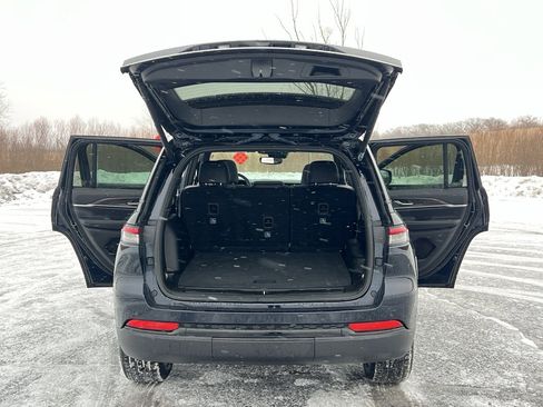 Used 2024 Jeep Grand Cherokee Limited w/ Black Appearance Package image 40