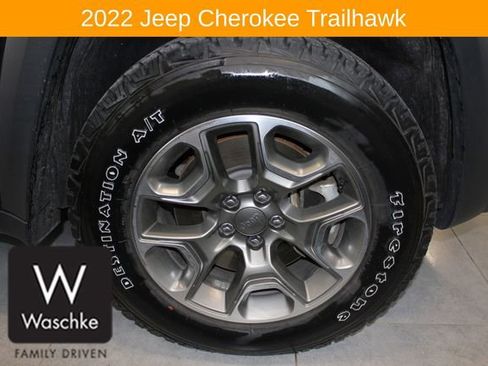 Used 2022 Jeep Cherokee Trailhawk image 13