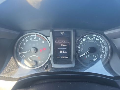 Used 2016 Toyota Tacoma TRD Sport image 25