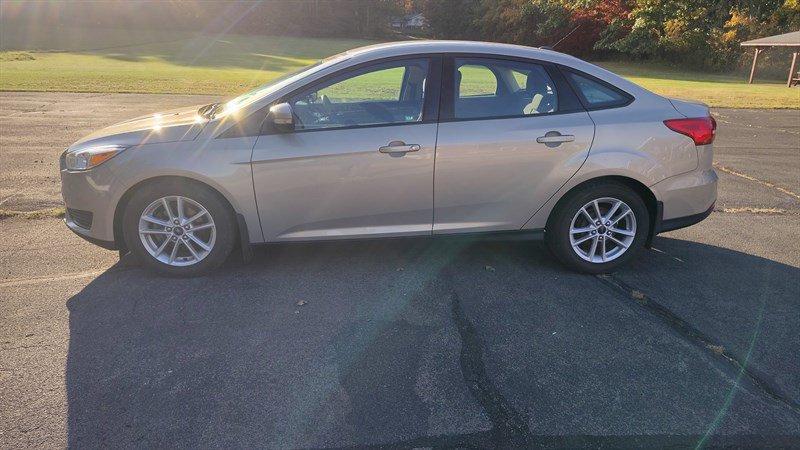 Used 2016 Ford Focus SE w/ SE Power Seat Package FWD image 1