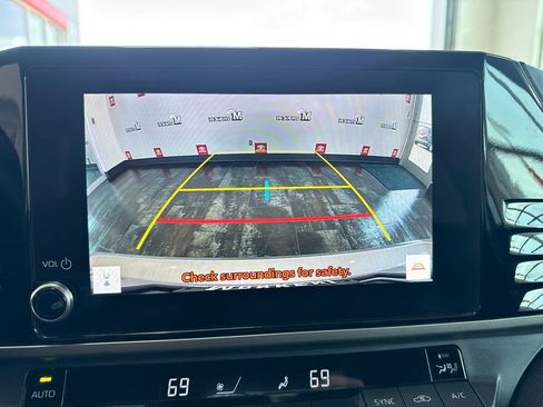 Used 2025 Toyota Camry LE AWD/4WD image 27
