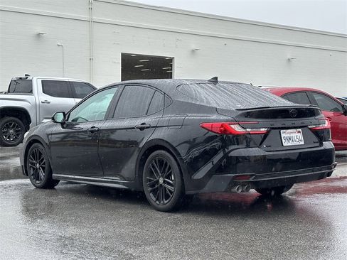 Used 2025 Toyota Camry SE image 4