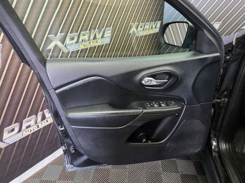 Used 2016 Jeep Cherokee Limited AWD/4WD image 18