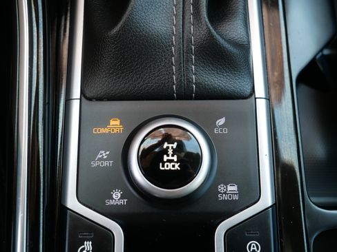 Certified 2023 Kia Sorento SX AWD/4WD image 32