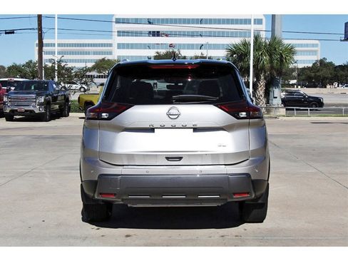 Used 2024 Nissan Rogue SL w/ SL Premium Package image 5