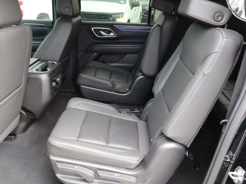 Certified 2023 Chevrolet Suburban Z71 w/ Luxury Package image 32