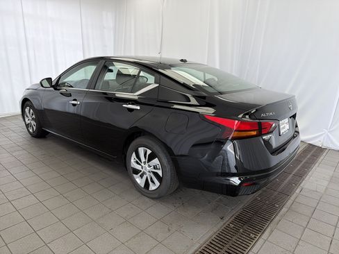 Used 2025 Nissan Altima 2.5 S FWD image 6