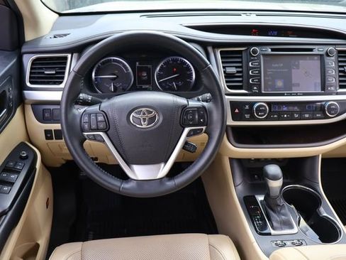Used 2019 Toyota Highlander Limited image 17