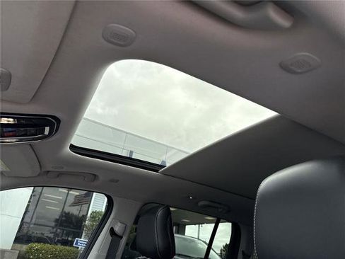 Used 2022 Jeep Grand Cherokee Limited w/ MOPAR Finishing Package image 5