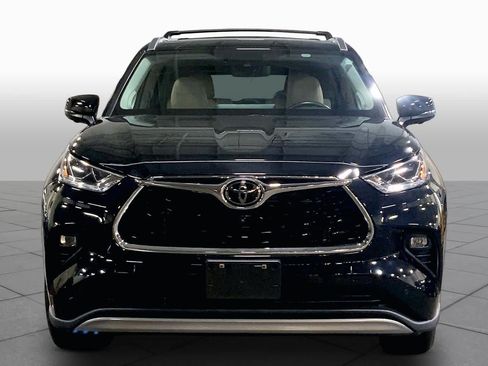 Used 2023 Toyota Highlander Platinum AWD/4WD image 4