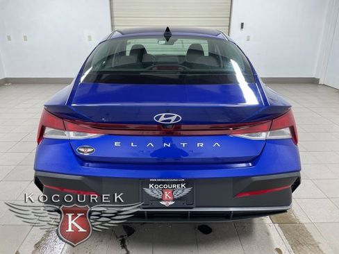 Used 2024 Hyundai Elantra SEL image 5