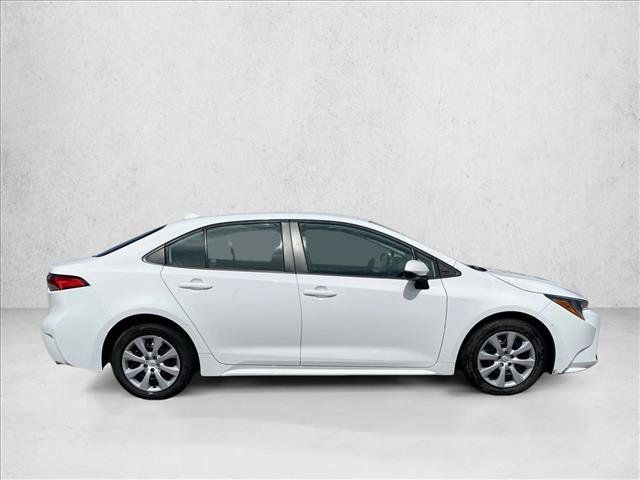 Used 2023 Toyota Corolla LE FWD image 4