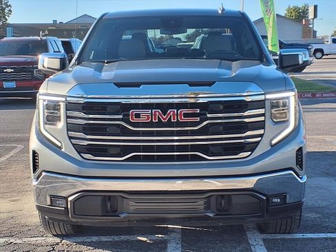 Used 2025 GMC Sierra 1500 SLT image 2